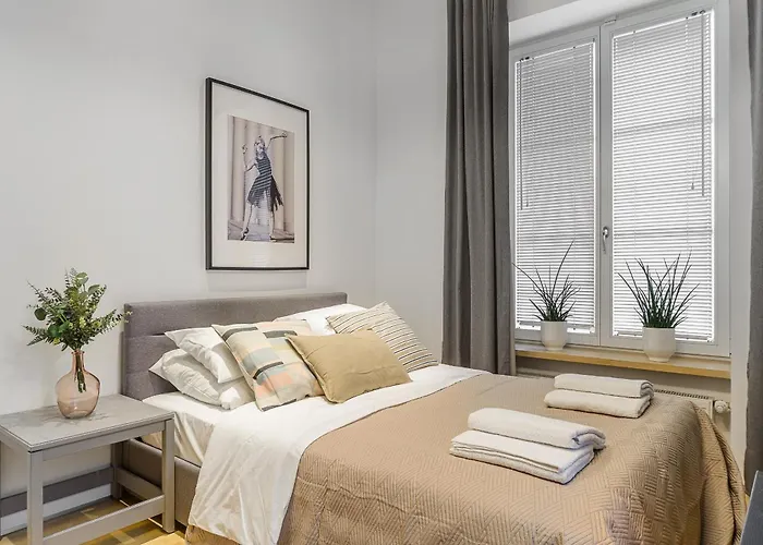 Warecka I Serviced Apartman Varsó