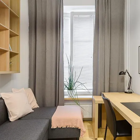 Warecka I Serviced شقة *